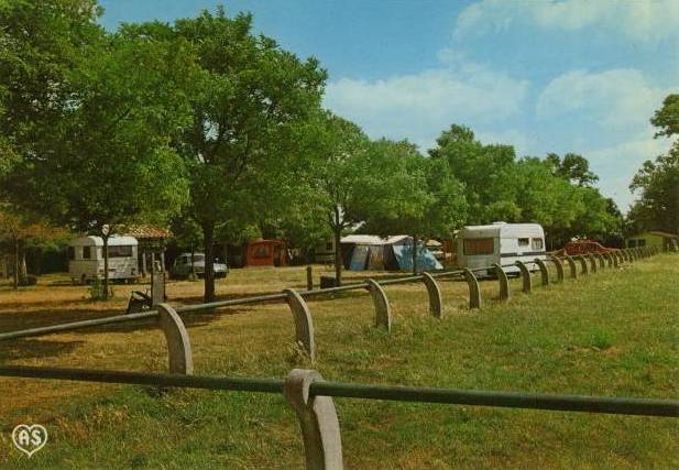1977 camping stade 3